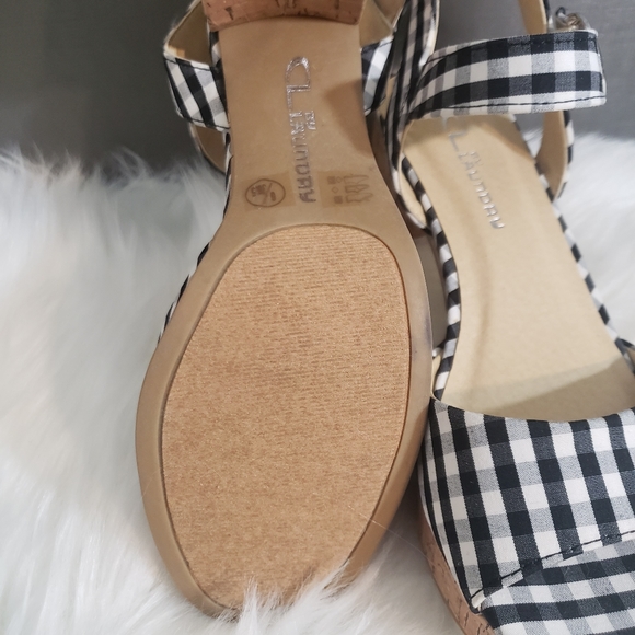 Chinese Laundry open toe slip on platform sandals - Picture 14 of 16